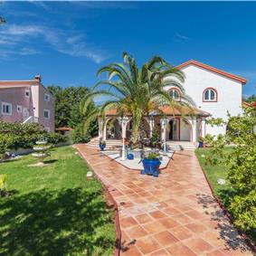 4 Bedroom Villa with Pool and Annex near Porec, Sleeps 8